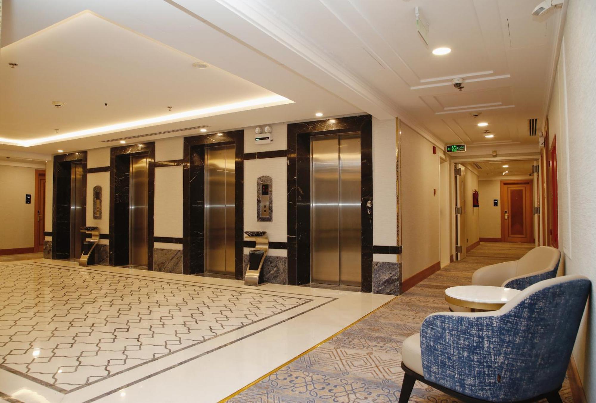 Hotel Maden Alrawda Medina Esterno foto Elevators at the hotel