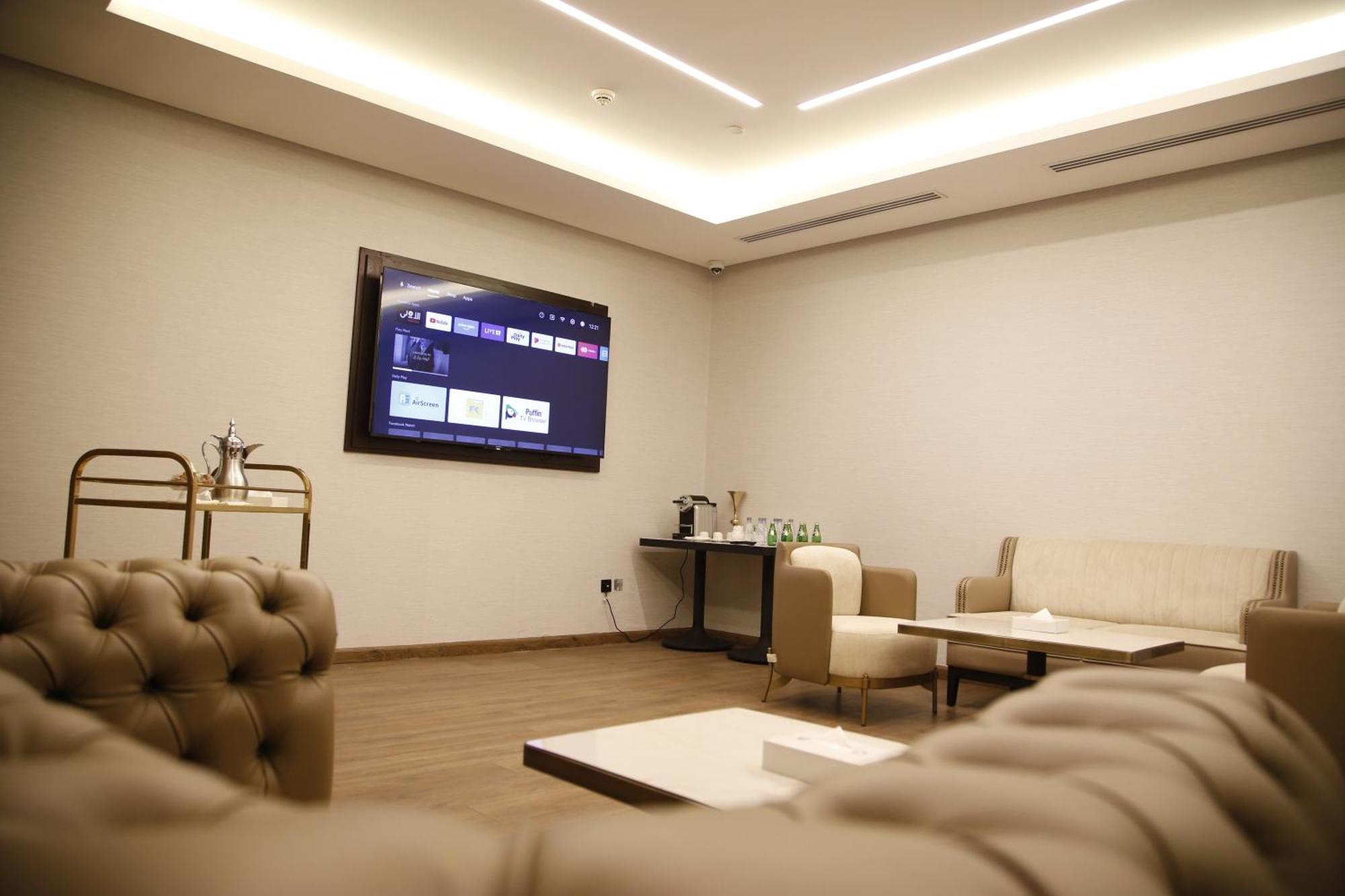 Hotel Maden Alrawda Medina Esterno foto The lounge at the airport