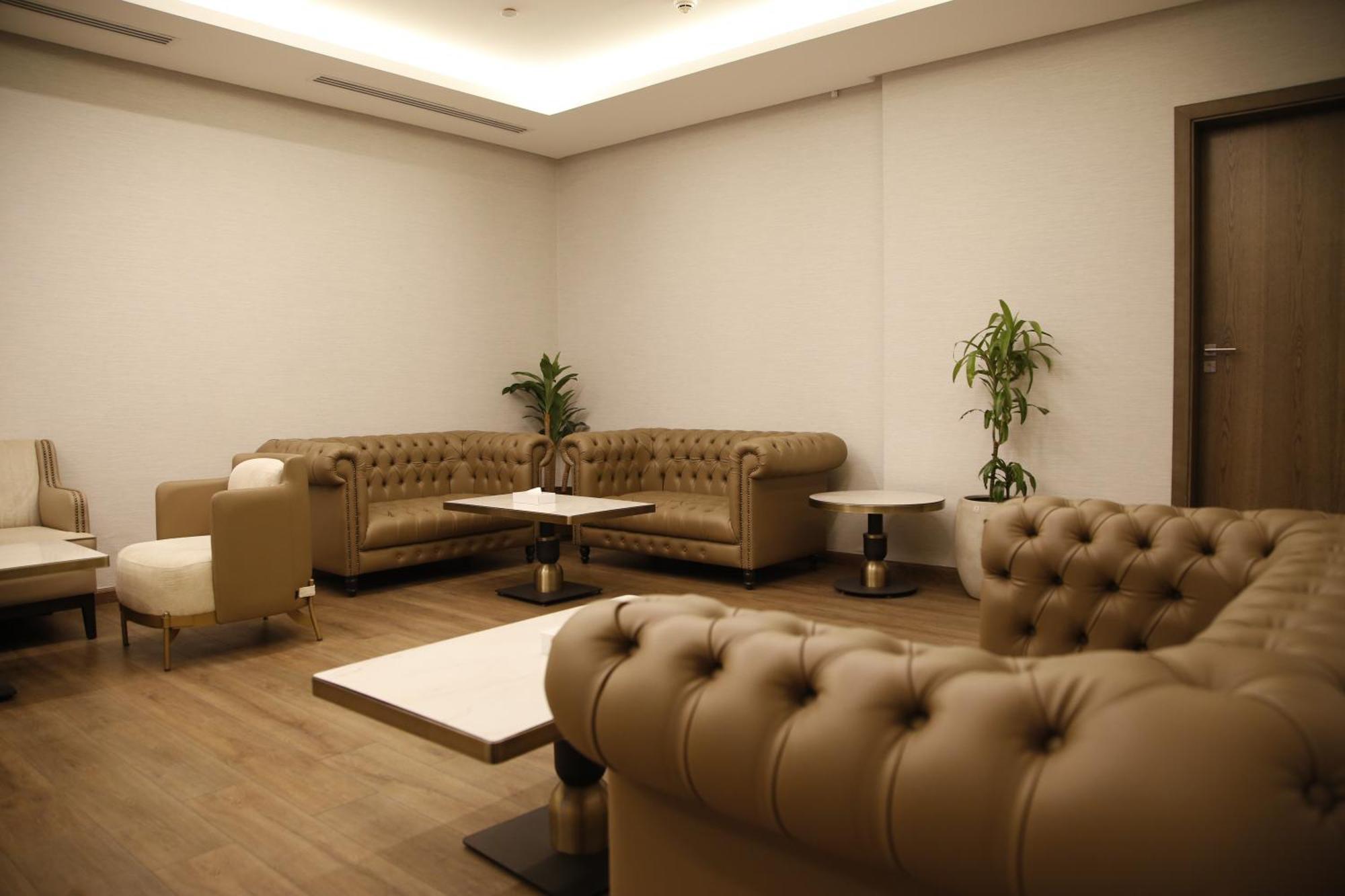 Hotel Maden Alrawda Medina Esterno foto VIP Lounge at Tan Son Nhat International Airport